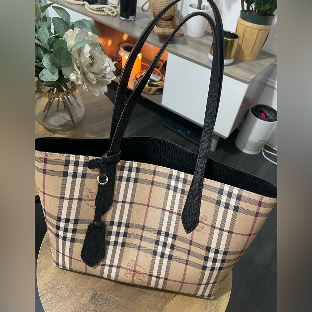 Burberry Reversible leather tote - Picture 7 of 7